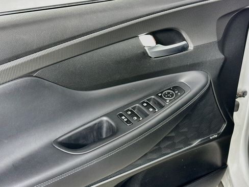 Used 2019 Hyundai Santa Fe Limited AWD/4WD image 19