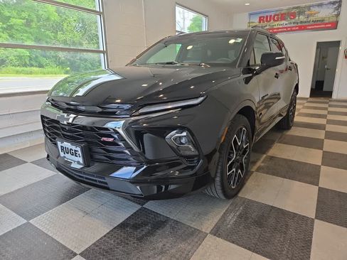 Used 2025 Chevrolet Blazer RS w/ Driver Confidence II Package AWD/4WD image 3