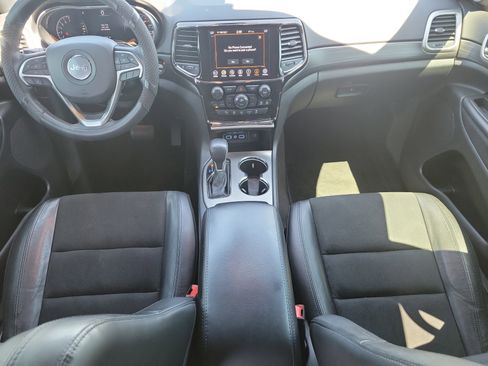 Used 2022 Jeep Grand Cherokee Laredo X image 17