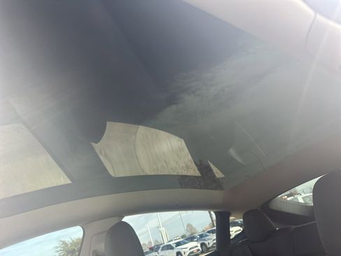 Used 2022 Tesla Model Y Performance image 8