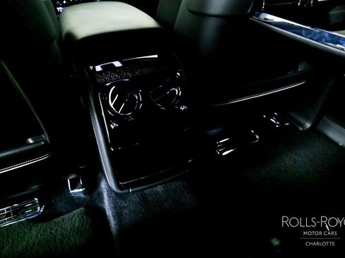 Used 2020 Rolls-Royce Phantom Sedan RWD image 22