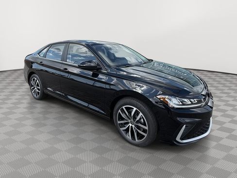 New 2025 Volkswagen Jetta SE image 2