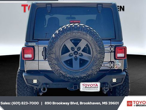 Used 2022 Jeep Wrangler Sport AWD/4WD image 4