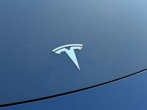 Used 2021 Tesla Model Y Long Range image 5