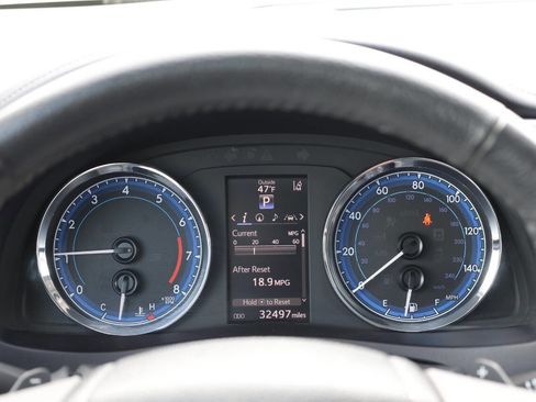 Used 2018 Toyota Corolla XSE image 19