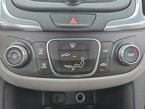 Used 2018 Chevrolet Equinox LS image 24