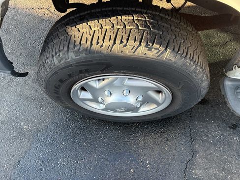 Used 2011 Ford E-150 and Econoline 150 Wagon w/ PWR Windows & Locks Group image 12