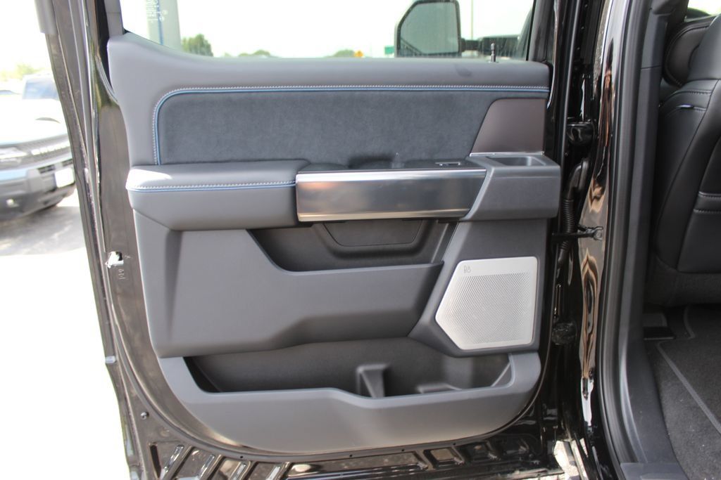 New 2026 Ford F350 Platinum w/ Tremor Off-Road Package AWD/4WD image 17