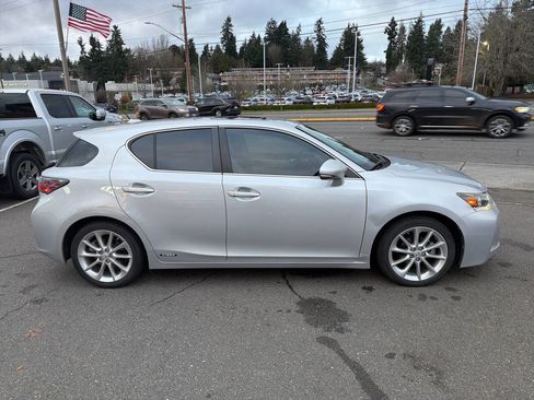 Used 2011 Lexus CT 200h Premium w/ Premium Audio Pkg image 9