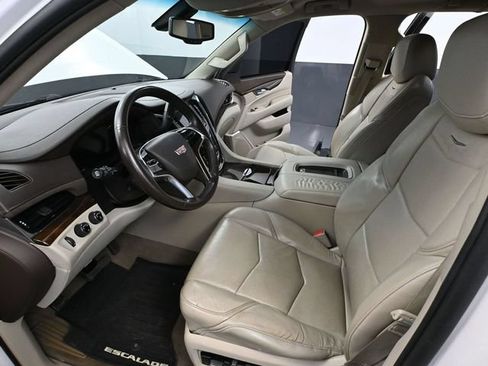 Used 2017 Cadillac Escalade ESV 4WD image 23
