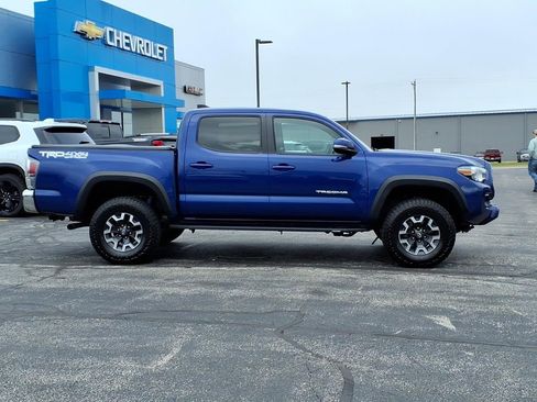 Used 2023 Toyota Tacoma TRD Off-Road AWD/4WD image 3