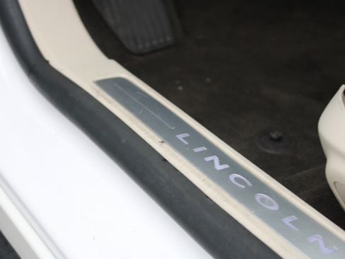 Used 2020 Lincoln MKZ image 27