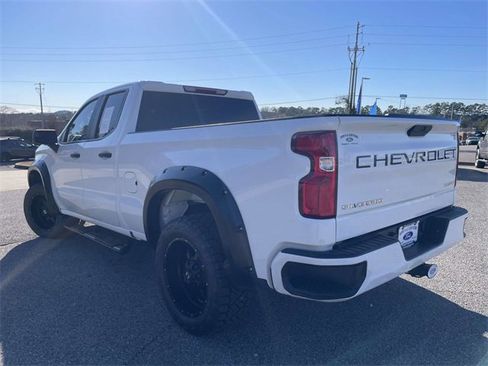Used 2020 Chevrolet Silverado 1500 Custom w/ Custom Value Package image 5