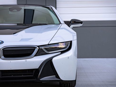 Used 2017 BMW i8 image 4