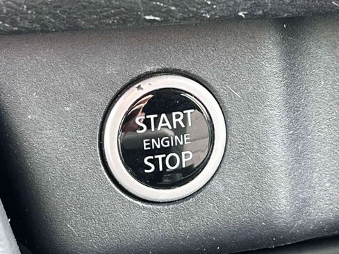 Used 2023 Nissan Rogue SV AWD/4WD image 25
