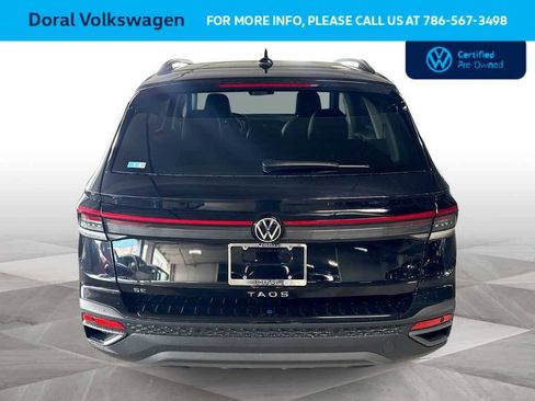 Used 2025 Volkswagen Taos SE FWD image 7