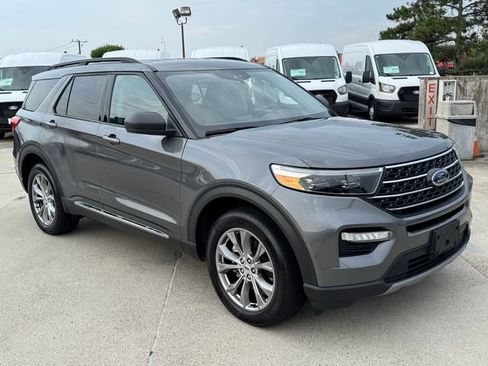 Used 2022 Ford Explorer XLT w/ Equipment Group 202A AWD/4WD image 3