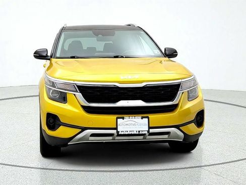Used 2023 Kia Seltos S w/ Navigation Package AWD/4WD image 2