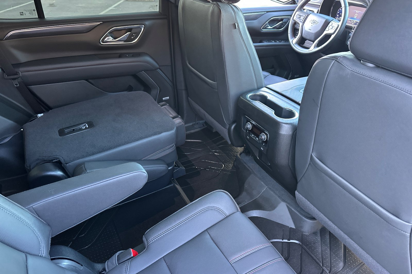 Used 2024 Chevrolet Tahoe RST w/ Luxury Package AWD/4WD image 32