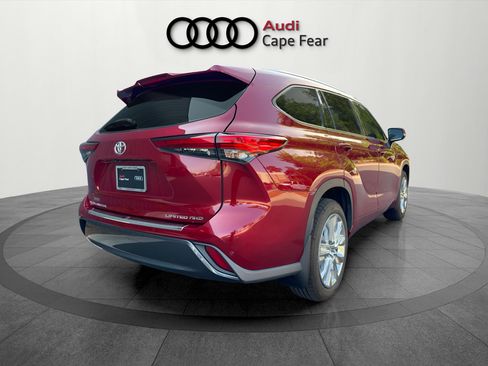 Used 2020 Toyota Highlander Limited AWD/4WD image 5