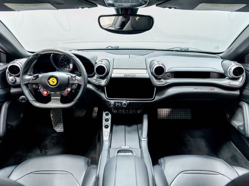 Used 2017 Ferrari GTC4Lusso AWD/4WD image 46