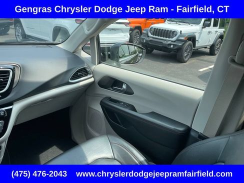 Used 2020 Chrysler Pacifica Touring-L Plus FWD image 68