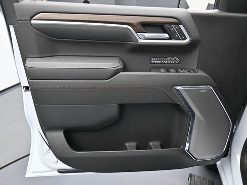 Used 2026 Chevrolet Silverado 1500 High Country w/ Technology Package image 13