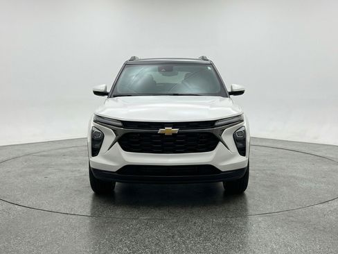 Used 2025 Chevrolet TrailBlazer LT image 2