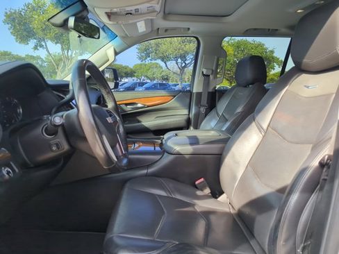 Used 2018 Cadillac Escalade Luxury RWD image 17