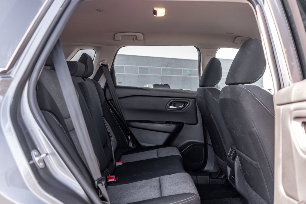 Used 2024 Nissan Rogue SV FWD image 14