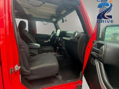 Used 2018 Jeep Wrangler Unlimited Sahara AWD/4WD image 11