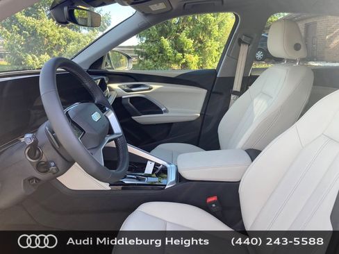 Used 2025 Audi Q5 Premium w/ Convenience Package image 11