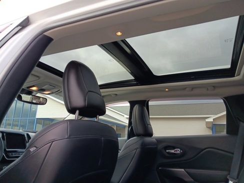 Used 2021 Jeep Cherokee Limited w/ Trailer Tow Group image 21