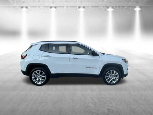 Used 2023 Jeep Compass Latitude AWD/4WD image 8