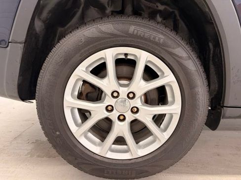 Used 2016 Jeep Cherokee Latitude AWD/4WD image 7