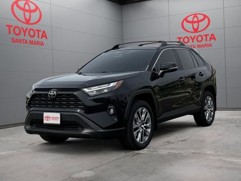 Used 2022 Toyota RAV4 XLE Premium image 9