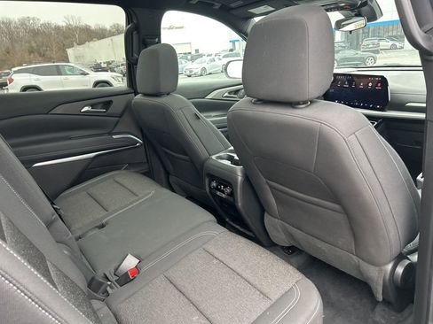 Used 2025 Chevrolet Traverse LT w/ Sun and Wheel Package image 39