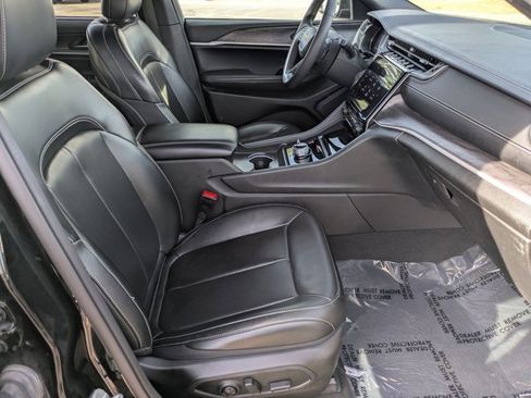 Used 2024 Jeep Grand Cherokee L Limited w/ Luxury Tech Group II image 20