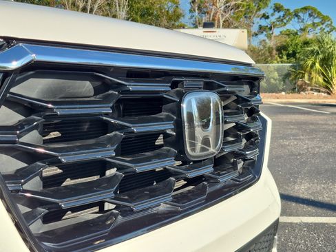 Used 2024 Honda Pilot Touring image 9