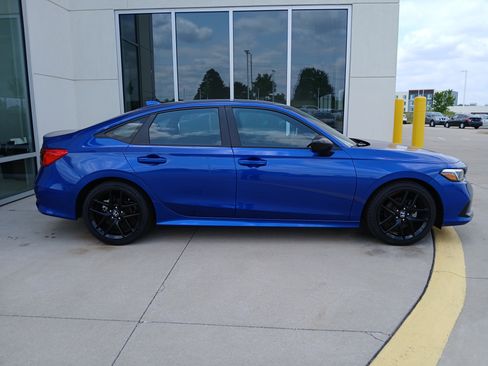 Used 2024 Honda Civic Sport image 6