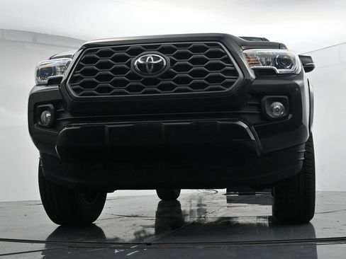 Used 2023 Toyota Tacoma TRD Sport AWD/4WD image 19