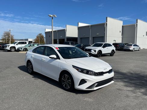 Used 2024 Kia Forte LXS w/ LXS Technology Package image 11