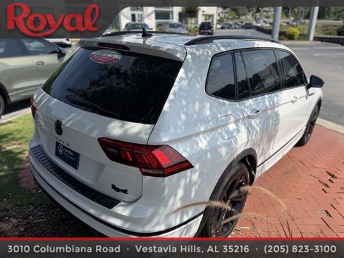 Used 2023 Volkswagen Tiguan SE R-Line FWD image 4