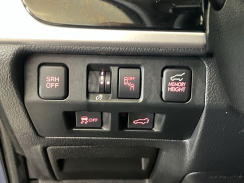 Used 2017 Subaru Forester 2.5i Touring AWD/4WD image 37