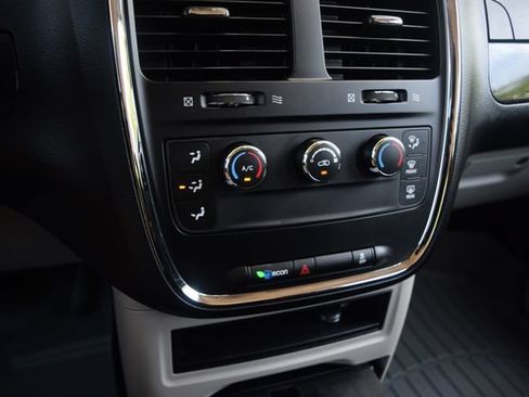 Used 2014 Dodge Grand Caravan American Value Package FWD image 12
