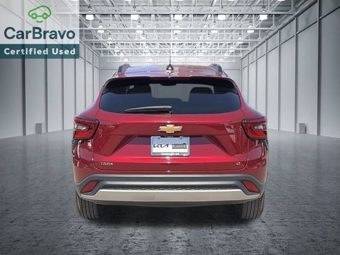 Certified 2025 Chevrolet Trax LT w/ Sunroof Package FWD image 5