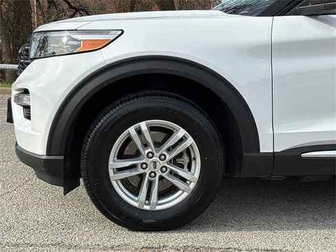 Certified 2024 Ford Explorer XLT w/ Equipment Group 202A image 5