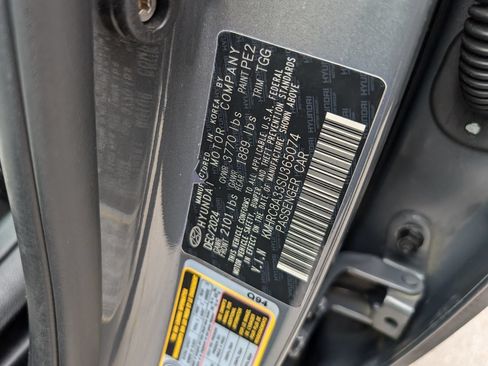 Used 2025 Hyundai Venue SEL FWD image 25