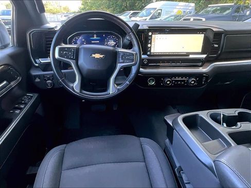 Used 2022 Chevrolet Silverado 1500 LT AWD/4WD image 16