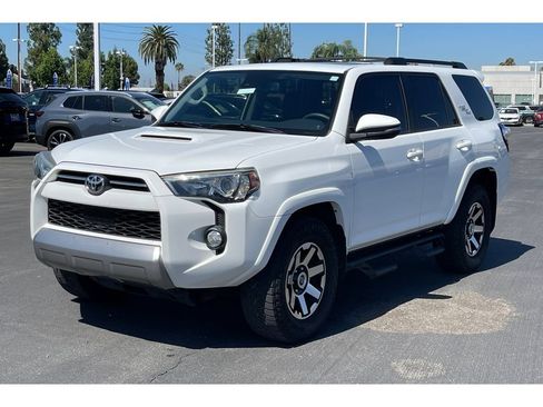 Used 2020 Toyota 4Runner TRD Off-Road Premium w/ Moonroof Package AWD/4WD image 2